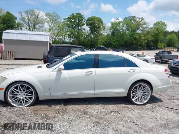 ✅ 2009 Mercedes-Benz S 550 • VIN: WDDNG86X89A260048 • Lot: 42158975. Wystawiony na IAAI z przebiegiem 183 378 mil. Bezpłatny archiwum sprzedaży aukcyjnych z USA i szczegółowy raport historii pojazdu na DreamBid. Zdjęcie 13.