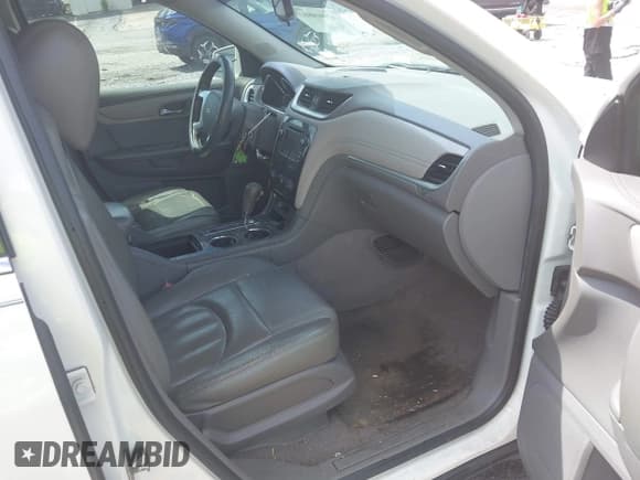 ✅ 2013 Chevrolet Traverse LT • VIN: 1GNKRGKD2DJ164106 • Lot: 42949803. Wystawiony na IAAI z przebiegiem 320 345 mil. Bezpłatny archiwum sprzedaży aukcyjnych z USA i szczegółowy raport historii pojazdu na DreamBid. Zdjęcie 5.