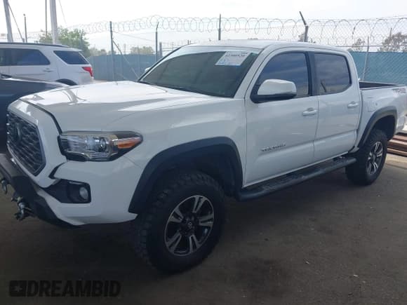 ✅ 2021 Toyota Tacoma SR • VIN: 3TMCZ5AN0MM387565 • Lot: 42300520. Listed on IAAI with 42,153 mi. Free auction sales archive from the USA and detailed vehicle history report at DreamBid. Image 2.