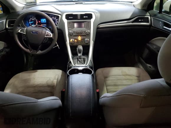 ✅ 2016 Ford Fusion S • VIN: 1FA6P0G7XG5118424 • Lot: 81214115. Wystawiony na Copart z przebiegiem 134 377 mil. Bezpłatny archiwum sprzedaży aukcyjnych z USA i szczegółowy raport historii pojazdu na DreamBid. Zdjęcie 8.