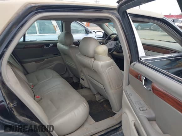 ✅ 2003 Cadillac DeVille • VIN: 1G6KD54Y83U240424 • Lot: 43000645. Wystawiony na IAAI z przebiegiem 130 499 mil. Bezpłatny archiwum sprzedaży aukcyjnych z USA i szczegółowy raport historii pojazdu na DreamBid. Zdjęcie 8.