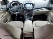 ✅ 2019 Ford Escape SE • VIN: 1FMCU9GD8KUA91072 • Lot: 80842024. Wystawiony na Copart z przebiegiem 84 332 mil. Bezpłatny archiwum sprzedaży aukcyjnych z USA i szczegółowy raport historii pojazdu na DreamBid. Zdjęcie 8.