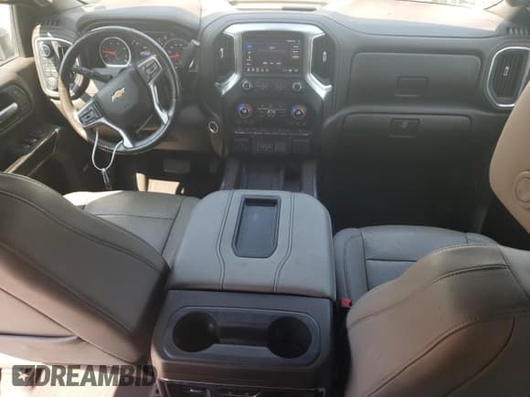 ✅ 2021 Chevrolet Silverado 2500HD LTZ • VIN: 1GC4YPEY7MF146609 • Lot: 68834495. Wystawiony na Copart z przebiegiem 91 999 mil. Bezpłatny archiwum sprzedaży aukcyjnych z USA i szczegółowy raport historii pojazdu na DreamBid. Zdjęcie 8.