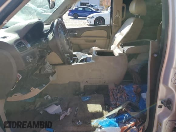 ✅ 2013 Chevrolet Tahoe LTZ • VIN: 1GNSCCE03DR183591 • Lot: 90310205. Listed on Copart with 200,953 mi. Free auction sales archive from the USA and detailed vehicle history report at DreamBid. Image 7.