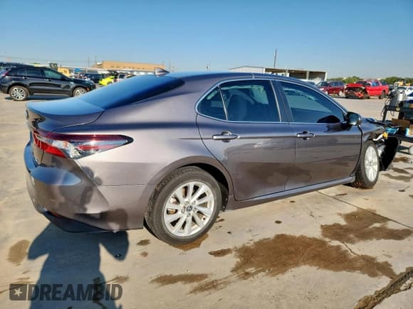 ✅ 2023 Toyota Camry LE • VIN: 4T1C11AK4PU784570 • Lot: 71928825. Wystawiony na Copart z przebiegiem 76 286 mil. Bezpłatny archiwum sprzedaży aukcyjnych z USA i szczegółowy raport historii pojazdu na DreamBid. Zdjęcie 3.