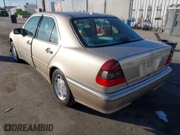 ✅ 2000 Mercedes-Benz C 230 Kompressor • VIN: WDBHA24G9YA856825 • Lot: 41418925. Wystawiony na IAAI z przebiegiem 99 616 mil. Bezpłatny archiwum sprzedaży aukcyjnych z USA i szczegółowy raport historii pojazdu na DreamBid. Zdjęcie 3.