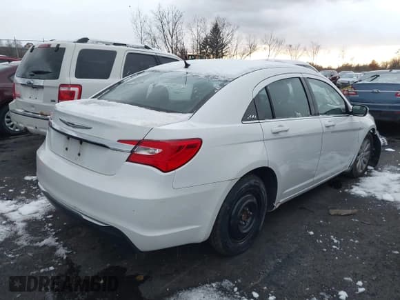 ✅ 2012 Chrysler 200 Touring • VIN: 1C3CCBBB2CN160648 • Lot: 43631538. Wystawiony na IAAI z przebiegiem 130 436 mil. Bezpłatny archiwum sprzedaży aukcyjnych z USA i szczegółowy raport historii pojazdu na DreamBid. Zdjęcie 4.