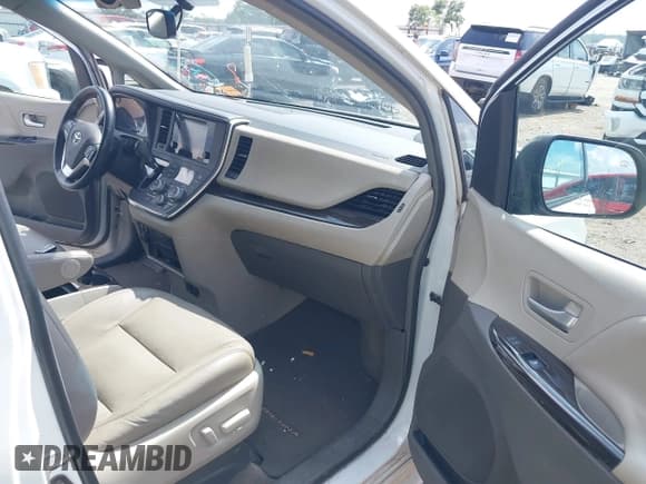 ✅ 2017 Toyota Sienna XLE Auto Access Seat • VIN: 5TDYZ3DCXHS801591 • Lot: 42724706. Listed on IAAI with 197,582 mi. Free auction sales archive from the USA and detailed vehicle history report at DreamBid. Image 5.