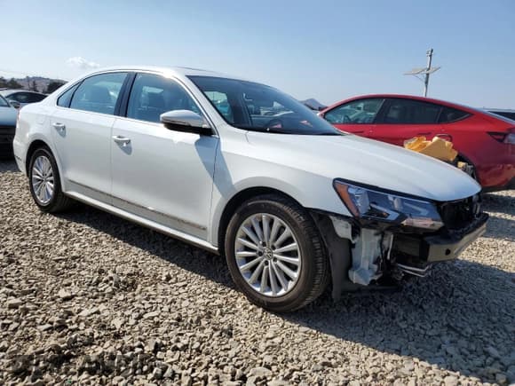 ✅ 2017 Volkswagen Passat SE • VIN: 1VWBT7A30HC083065 • Lot: 80861605. Listed on Copart with 51,210 mi. Free auction sales archive from the USA and detailed vehicle history report at DreamBid. Image 4.