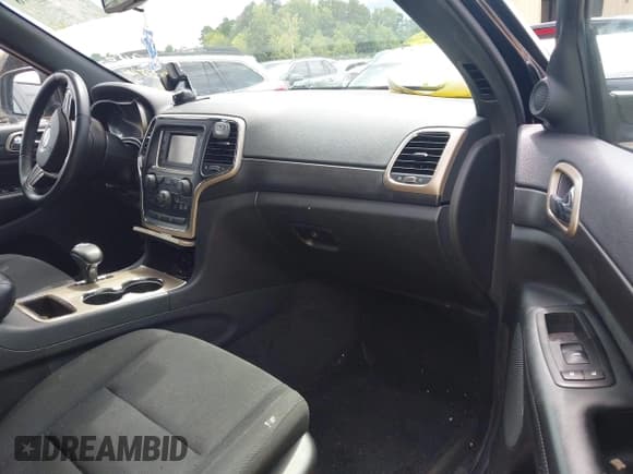 ✅ 2015 Jeep Grand Cherokee Laredo • VIN: 1C4RJEAG0FC125942 • Лот: 42986978. Опубликован ранее на IAAI с пробегом 158 072 миль. Бесплатный доступ к архиву аукционных продаж из США и подробный отчёт об истории автомобиля на DreamBid. Изображение 5.