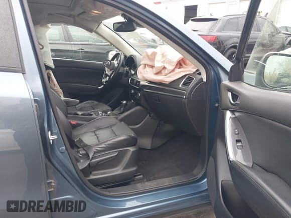 ✅ 2016 Mazda CX-5 Grand Touring • VIN: JM3KE4DY0G0790824 • Lot: 43736594. Wystawiony na IAAI z przebiegiem Nie podano. Bezpłatny archiwum sprzedaży aukcyjnych z USA i szczegółowy raport historii pojazdu na DreamBid. Zdjęcie 5.