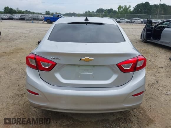 ✅ 2018 Chevrolet Cruze LS • VIN: 1G1BC5SM5J7214433 • Lot: 42616404. Listed on IAAI with 171,129 mi. Free auction sales archive from the USA and detailed vehicle history report at DreamBid. Image 16.