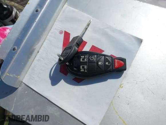 ✅ 2013 Chrysler Town & Country Touring • VIN: 2C4RC1BG3DR603888 • Lot: 43579785. Wystawiony na IAAI z przebiegiem 215 797 mil. Bezpłatny archiwum sprzedaży aukcyjnych z USA i szczegółowy raport historii pojazdu na DreamBid. Zdjęcie 11.