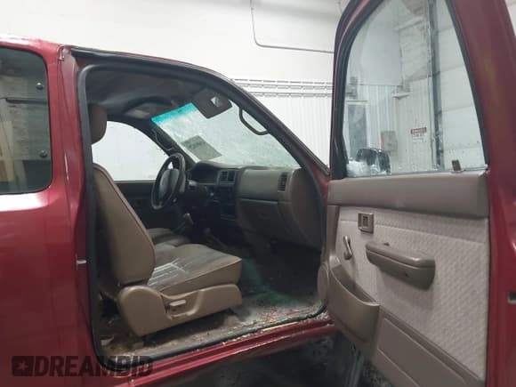 ✅ 1997 Toyota Tacoma • VIN: 4TAWN72N0VZ300794 • Lot: 43691029. Wystawiony na IAAI z przebiegiem 359 530 mil. Bezpłatny archiwum sprzedaży aukcyjnych z USA i szczegółowy raport historii pojazdu na DreamBid. Zdjęcie 5.