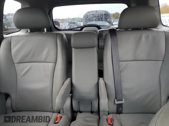 ✅ 2011 Toyota Highlander • VIN: 5TDBK3EH3BS071972 • Lot: 86480755. Wystawiony na Copart z przebiegiem 128 236 mil. Bezpłatny archiwum sprzedaży aukcyjnych z USA i szczegółowy raport historii pojazdu na DreamBid. Zdjęcie 10.