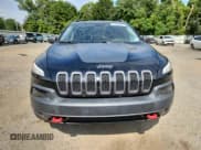 ✅ 2018 Jeep Cherokee Trailhawk • VIN: 1C4PJMBB8JD529580 • Lot: 70261045. Wystawiony na Copart z przebiegiem 124 437 mil. Bezpłatny archiwum sprzedaży aukcyjnych z USA i szczegółowy raport historii pojazdu na DreamBid. Zdjęcie 5.