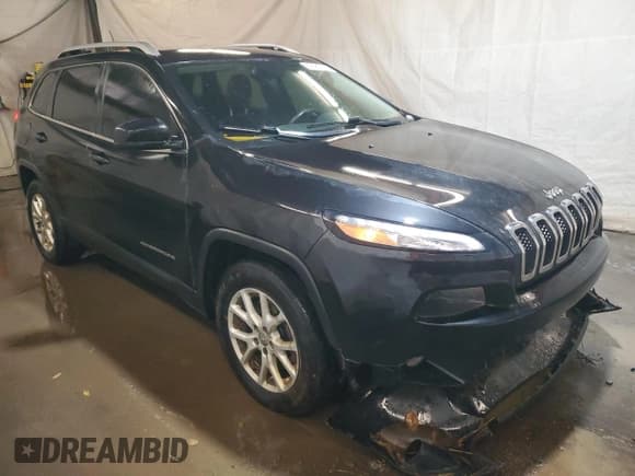 ✅ 2016 Jeep Cherokee Latitude • VIN: 1C4PJMCSXGW253835 • Lot: 92085015. Listed on Copart with 181,150 mi. Free auction sales archive from the USA and detailed vehicle history report at DreamBid. Image 4.