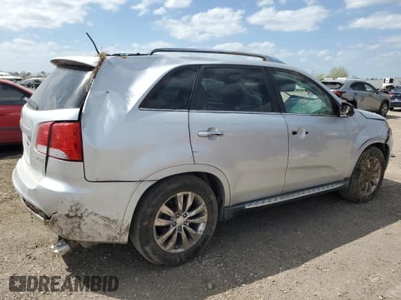 ✅ 2011 Kia Sorento SX • VIN: 5XYKW4A28BG128384 • Lot: 48536675. Wystawiony na Copart z przebiegiem Nie podano. Bezpłatny archiwum sprzedaży aukcyjnych z USA i szczegółowy raport historii pojazdu na DreamBid. Zdjęcie 3.