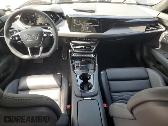 ✅ 2024 Audi RS e-tron GT • VIN: WAUBHBFW1R7900142 • Лот: 61014125. Опубликован ранее на Copart с пробегом 8 218 миль. Бесплатный доступ к архиву аукционных продаж из США и подробный отчёт об истории автомобиля на DreamBid. Изображение 8.