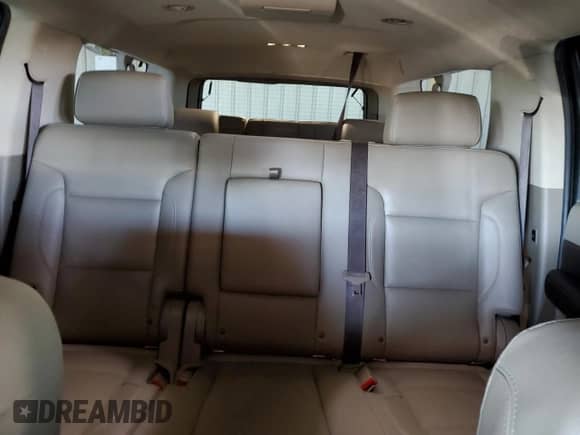 2019 Chevrolet Suburban LT z VIN 1GNSCHKC2KR361855, wystawiony jako Copart lot #84461665 z przebiegiem 80 103 mil mil oraz Szkoda całkowita • Salvage title. Historia ofert i sprzedaży dostępna na DreamBid. Obrazek 10.