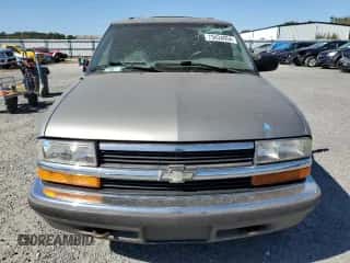 1999 Chevrolet Blazer LS z VIN 1GNDT13W9X2220743, wystawiony jako Copart lot #73434054 z przebiegiem 267 137 mil mil oraz Szkoda całkowita • Salvage title. Historia ofert i sprzedaży dostępna na DreamBid. Obrazek 5.