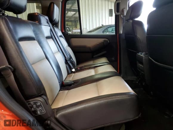 ✅ 2007 Ford Explorer XLT • VIN: 1FMEU73897UA37325 • Lot: 45277585. Wystawiony na Copart z przebiegiem 105 869 mil. Bezpłatny archiwum sprzedaży aukcyjnych z USA i szczegółowy raport historii pojazdu na DreamBid. Zdjęcie 12.