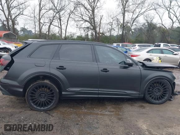 ✅ 2022 Audi SQ7 Prestige • VIN: WA1VWBF76ND001023 • Lot: 38215082. Listed on IAAI with 34,760 mi. Free auction sales archive from the USA and detailed vehicle history report at DreamBid. Image 12.