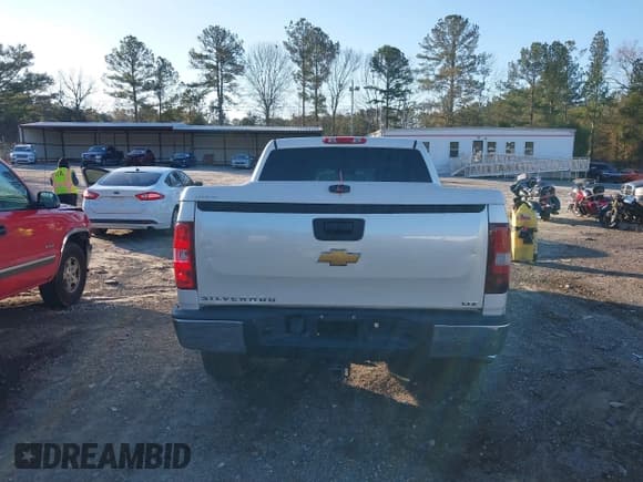 ✅ 2009 Chevrolet Silverado 1500 • VIN: 3GCEC33J49G178179 • Lot: 41810627. Wystawiony na IAAI z przebiegiem 205 823 mil. Bezpłatny archiwum sprzedaży aukcyjnych z USA i szczegółowy raport historii pojazdu na DreamBid. Zdjęcie 16.