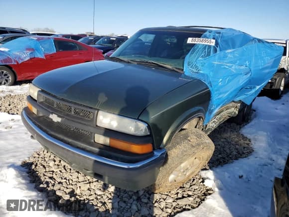 ✅ 2001 Chevrolet Blazer LT • VIN: 1GNDT13W912114106 • Lot: 88358955. Wystawiony na Copart z przebiegiem 185 349 mil. Bezpłatny archiwum sprzedaży aukcyjnych z USA i szczegółowy raport historii pojazdu na DreamBid. Zdjęcie 1.