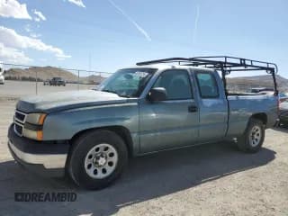 ✅ 2006 Chevrolet Silverado 1500 LS • VIN: 1GCEC19X16Z257370 • Лот: 68762724. Опубликован ранее на Copart с пробегом 180 386 миль. Бесплатный доступ к архиву аукционных продаж из США и подробный отчёт об истории автомобиля на DreamBid. Изображение 1.