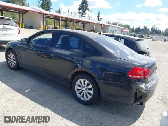 ✅ 2013 Volkswagen Passat S • VIN: 1VWAP7A38DC083633 • Lot: 43045976. Wystawiony na IAAI z przebiegiem 109 261 mil. Bezpłatny archiwum sprzedaży aukcyjnych z USA i szczegółowy raport historii pojazdu na DreamBid. Zdjęcie 3.