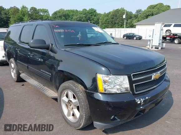 2014 Chevrolet Suburban LT z VIN 1GNSKJE72ER100836, wystawiony jako IAAI lot #42378709 z przebiegiem 365 946 mil mil oraz . Historia ofert i sprzedaży dostępna na DreamBid. Obrazek 1.