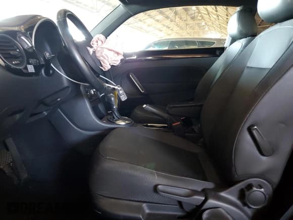 ✅ 2014 Volkswagen Beetle 2.0L TDI w/Sun/Sound/Nav • VIN: 3VWJL7AT8EM608427 • Лот: 70318414. Опубликован ранее на Copart с пробегом 98 540 миль. Бесплатный доступ к архиву аукционных продаж из США и подробный отчёт об истории автомобиля на DreamBid. Изображение 7.