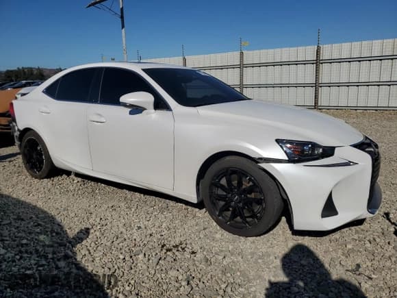 ✅ 2019 Lexus IS 300 • VIN: JTHBA1D27K5086497 • Lot: 82333475. Listed on Copart with 84,957 mi. Free auction sales archive from the USA and detailed vehicle history report at DreamBid. Image 4.
