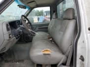 ✅ 1999 GMC Sierra 1500 • VIN: 1GDJC34R3XF087014 • Lot: 86367084. Wystawiony na Copart z przebiegiem 94 539 mil. Bezpłatny archiwum sprzedaży aukcyjnych z USA i szczegółowy raport historii pojazdu na DreamBid. Zdjęcie 7.