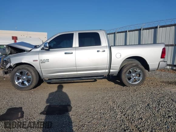 ✅ 2019 Ram 1500 Express • VIN: 1C6RR6KT7KS538894 • Lot: 43361643. Wystawiony na IAAI z przebiegiem 57 184 mil. Bezpłatny archiwum sprzedaży aukcyjnych z USA i szczegółowy raport historii pojazdu na DreamBid. Zdjęcie 15.