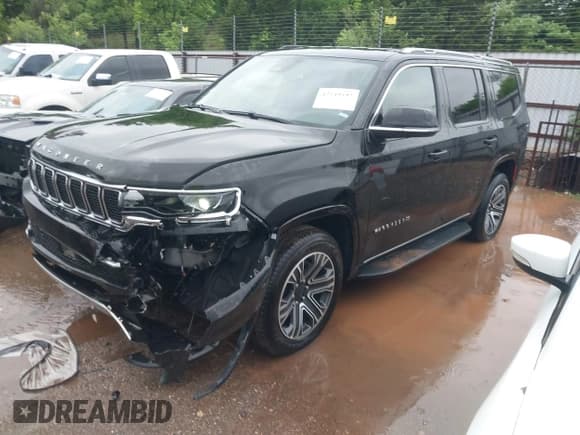 ✅ 2024 Jeep Wagoneer Series II • VIN: 1C4SJUBP9RS177512 • Lot: 42149151. Listed on IAAI with 20,592 mi. Free auction sales archive from the USA and detailed vehicle history report at DreamBid. Image 17.