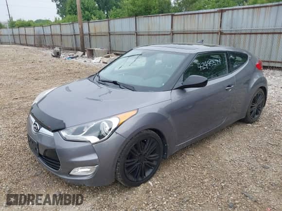 2012 Hyundai Veloster w/Gray Int z VIN KMHTC6ADXCU030284, wystawiony jako IAAI lot #42445394 z przebiegiem 156 536 mil mil oraz . Historia ofert i sprzedaży dostępna na DreamBid. Obrazek 2.