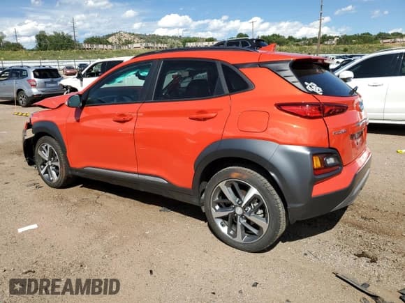 ✅ 2020 Hyundai Kona Limited • VIN: KM8K3CA51LU551283 • Лот: 68293744. Опубликован ранее на Copart с пробегом 28 976 миль. Бесплатный доступ к архиву аукционных продаж из США и подробный отчёт об истории автомобиля на DreamBid. Изображение 2.