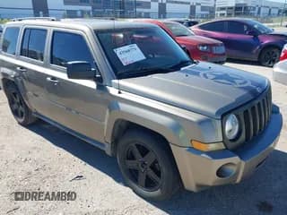 ✅ 2008 Jeep Patriot Sport • VIN: 1J8FT28WX8D711997 • Lot: 43568771. Wystawiony na IAAI z przebiegiem 183 748 mil. Bezpłatny archiwum sprzedaży aukcyjnych z USA i szczegółowy raport historii pojazdu na DreamBid. Zdjęcie 1.