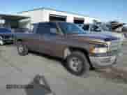 2000 Dodge 1500 z VIN 3B7HC13Z8YM241128, wystawiony jako Copart lot #76496774 z przebiegiem 125 929 mil mil oraz Szkoda całkowita • Salvage title. Historia ofert i sprzedaży dostępna na DreamBid. Obrazek 4.