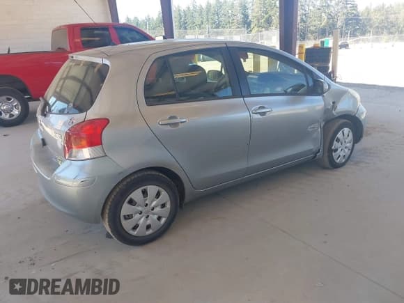 ✅ 2011 Toyota Yaris • VIN: JTDKT4K38B5329193 • Lot: 42735215. Wystawiony na IAAI z przebiegiem 120 584 mil. Bezpłatny archiwum sprzedaży aukcyjnych z USA i szczegółowy raport historii pojazdu na DreamBid. Zdjęcie 4.