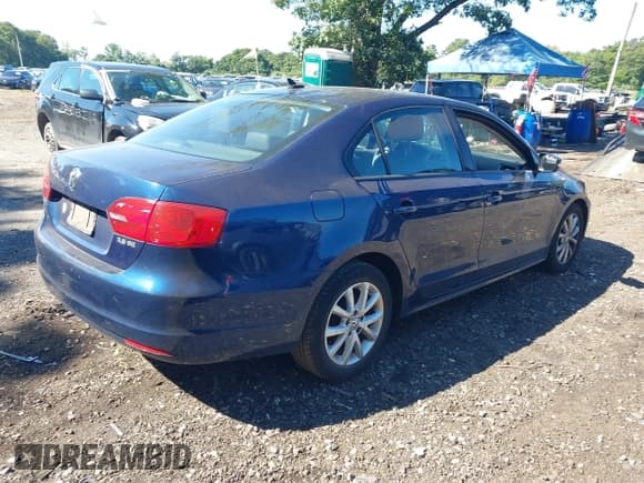 ✅ 2011 Volkswagen Jetta SE • VIN: 3VWDZ7AJ8BM321742 • Lot: 43058683. Listed on IAAI with 139,618 mi. Free auction sales archive from the USA and detailed vehicle history report at DreamBid. Image 4.