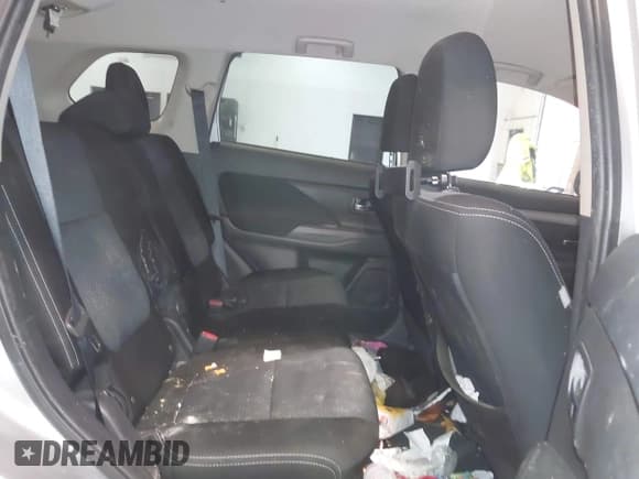 ✅ 2018 Mitsubishi Outlander ES • VIN: JA4AZ3A36JJ002412 • Lot: 41363906. Wystawiony na IAAI z przebiegiem 132 190 mil. Bezpłatny archiwum sprzedaży aukcyjnych z USA i szczegółowy raport historii pojazdu na DreamBid. Zdjęcie 8.