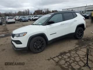 ✅ 2023 Jeep Compass Altitude • VIN: 3C4NJDBN8PT501248 • Lot: 48060175. Wystawiony na Copart z przebiegiem 20 661 mil. Bezpłatny archiwum sprzedaży aukcyjnych z USA i szczegółowy raport historii pojazdu na DreamBid. Zdjęcie 1.
