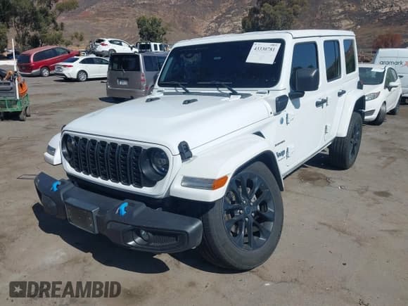 ✅ 2024 Jeep Wrangler Sahara • VIN: 1C4RJXP69RW130862 • Lot: 43330781. Wystawiony na IAAI z przebiegiem 22 670 mil. Bezpłatny archiwum sprzedaży aukcyjnych z USA i szczegółowy raport historii pojazdu na DreamBid. Zdjęcie 19.