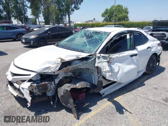 2022 Toyota Camry SE z VIN 4T1T11AK9NU047717, wystawiony jako IAAI lot #42316618 z przebiegiem 86 410 mil mil oraz . Historia ofert i sprzedaży dostępna na DreamBid. Obrazek 19.