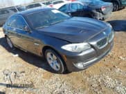 ✅ 2012 BMW 5 Series 528i • VIN: WBAXG5C53CDW85779 • Lot: 43832978. Wystawiony na IAAI z przebiegiem 154 377 mil. Bezpłatny archiwum sprzedaży aukcyjnych z USA i szczegółowy raport historii pojazdu na DreamBid. Zdjęcie 1.