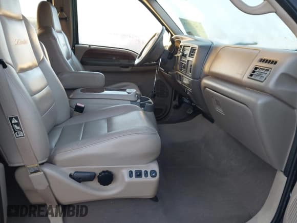 ✅ 2002 Ford Excursion Limited • VIN: 1FMNU42S22EB18472 • Lot: 43856955. Listed on IAAI with 122,353 mi. Free auction sales archive from the USA and detailed vehicle history report at DreamBid. Image 5.