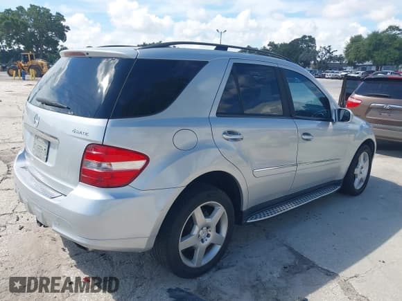 ✅ 2008 Mercedes-Benz M 550 • VIN: 4JGBB72E48A345697 • Lot: 42951714. Listed on IAAI with 163,321 mi. Free auction sales archive from the USA and detailed vehicle history report at DreamBid. Image 4.